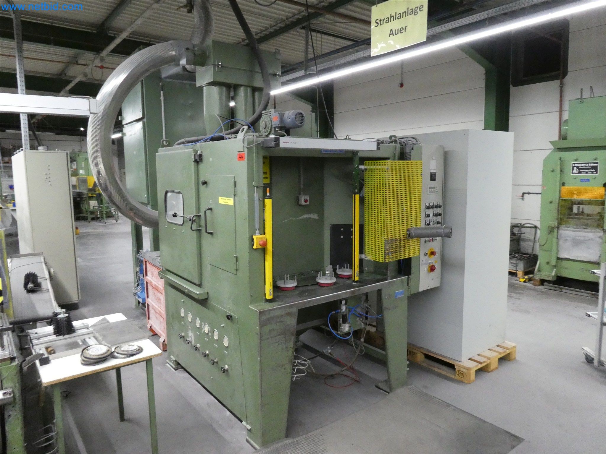 Máquinas de moldagem por injeção, máquinas CNC e linhas de montagem para elementos de aquecimento e componentes automóveis-1