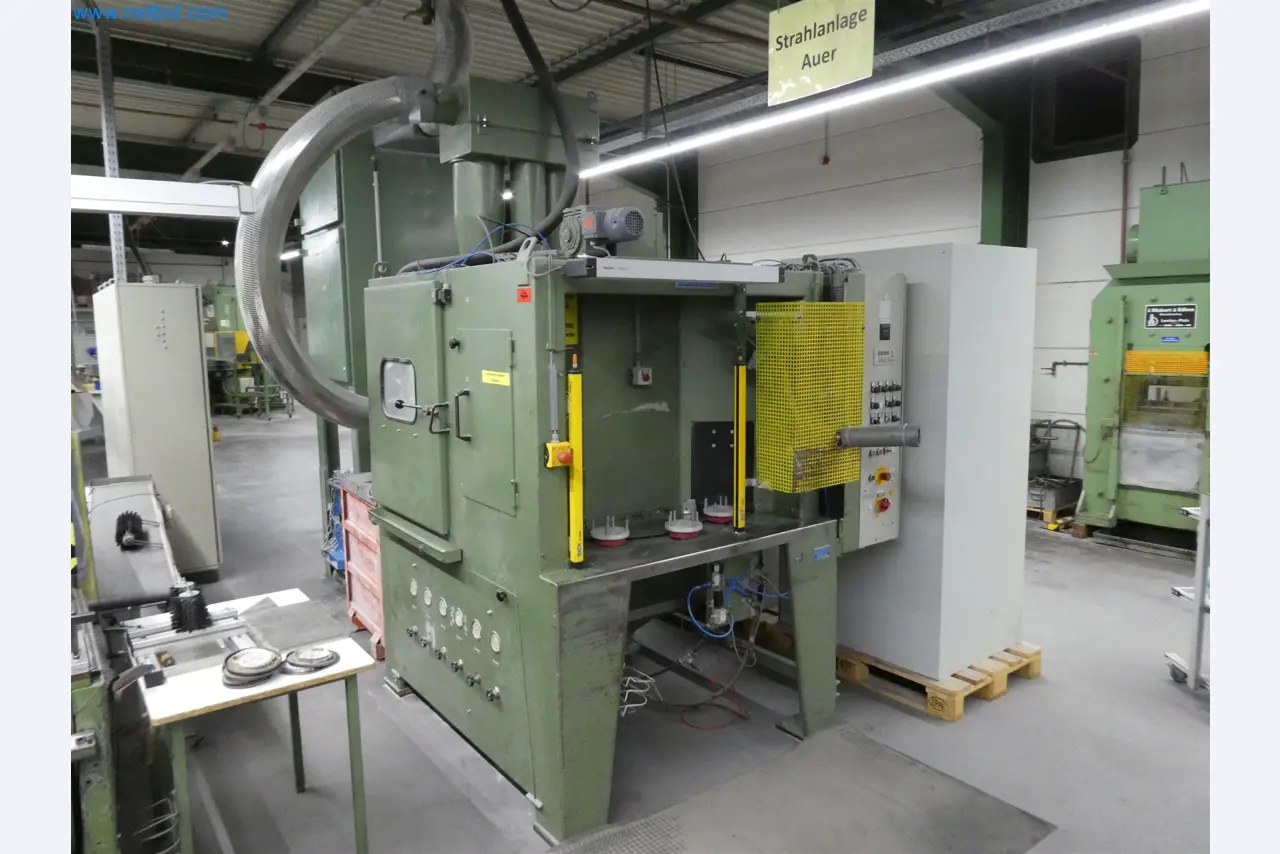 Máquinas de moldagem por injeção, máquinas CNC e linhas de montagem para elementos de aquecimento e componentes automóveis-1