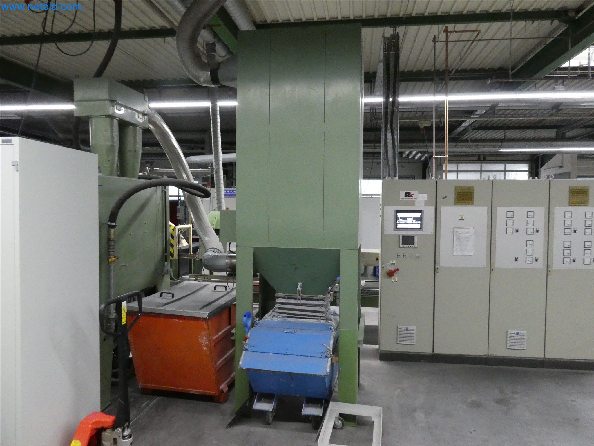 Máquinas de moldagem por injeção, máquinas CNC e linhas de montagem para elementos de aquecimento e componentes automóveis-7