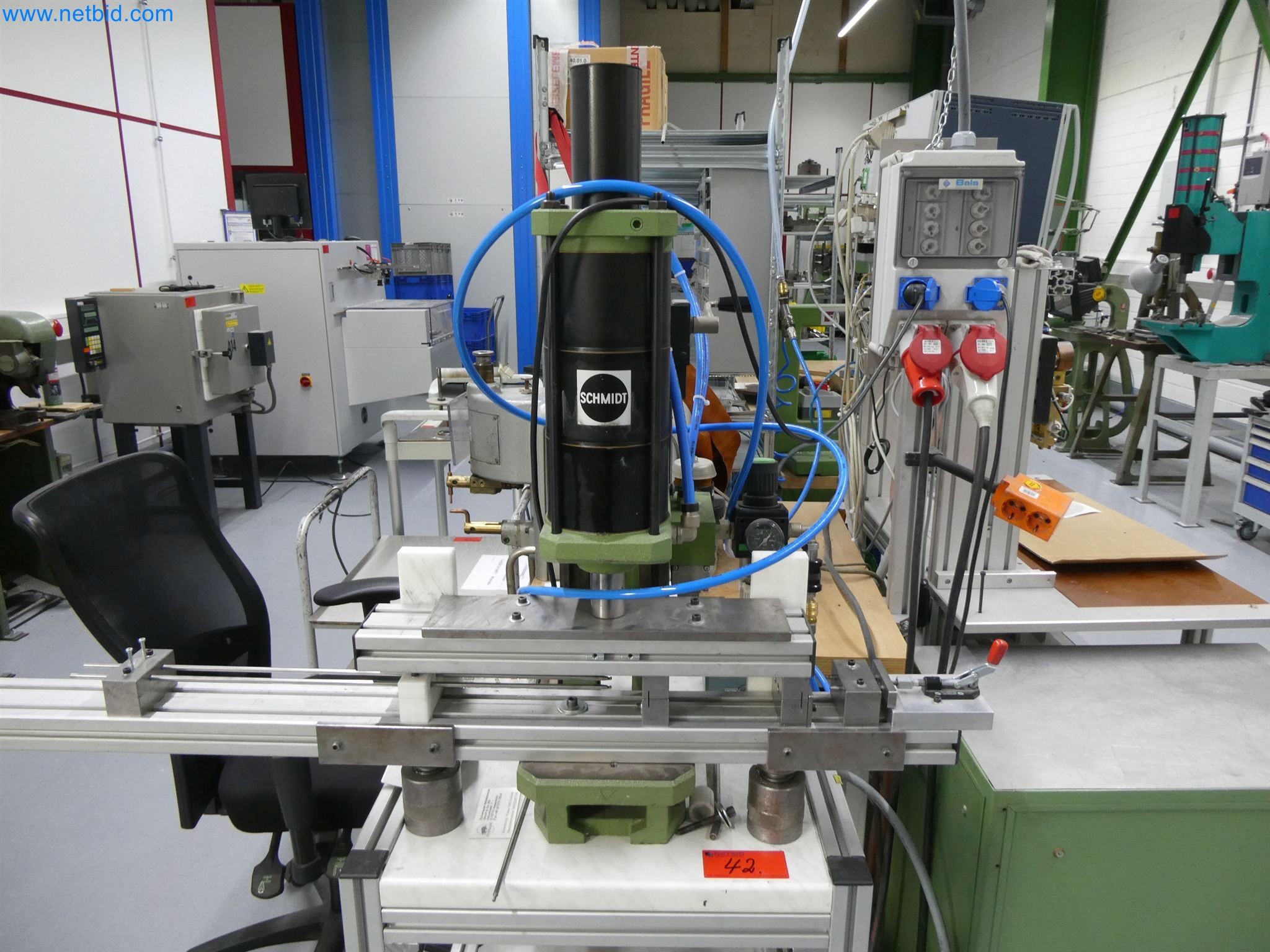 Máquinas de moldagem por injeção, máquinas CNC e linhas de montagem para elementos de aquecimento e componentes automóveis-2