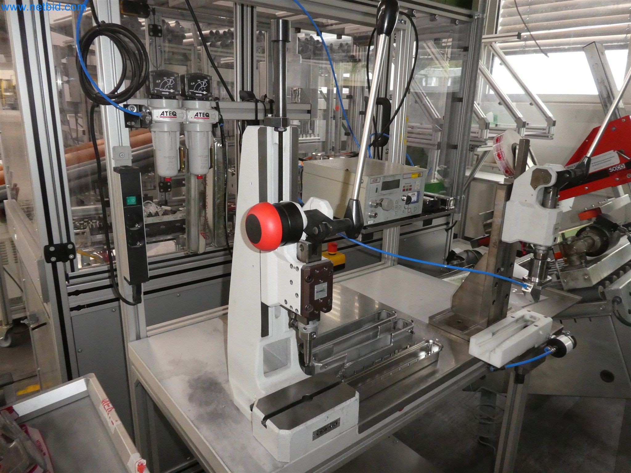 Máquinas de moldeo por inyección, máquinas CNC y líneas de montaje para elementos calefactores y componentes de automoción-3