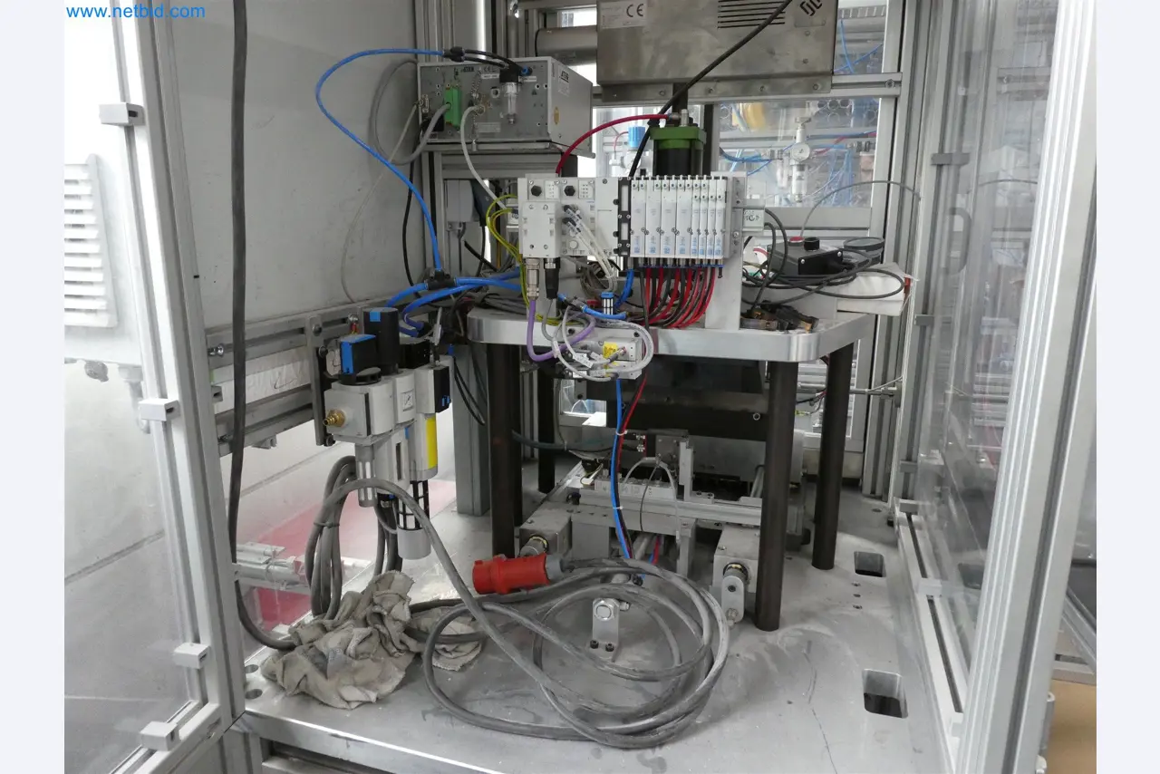 Máquinas de moldagem por injeção, máquinas CNC e linhas de montagem para elementos de aquecimento e componentes automóveis-3