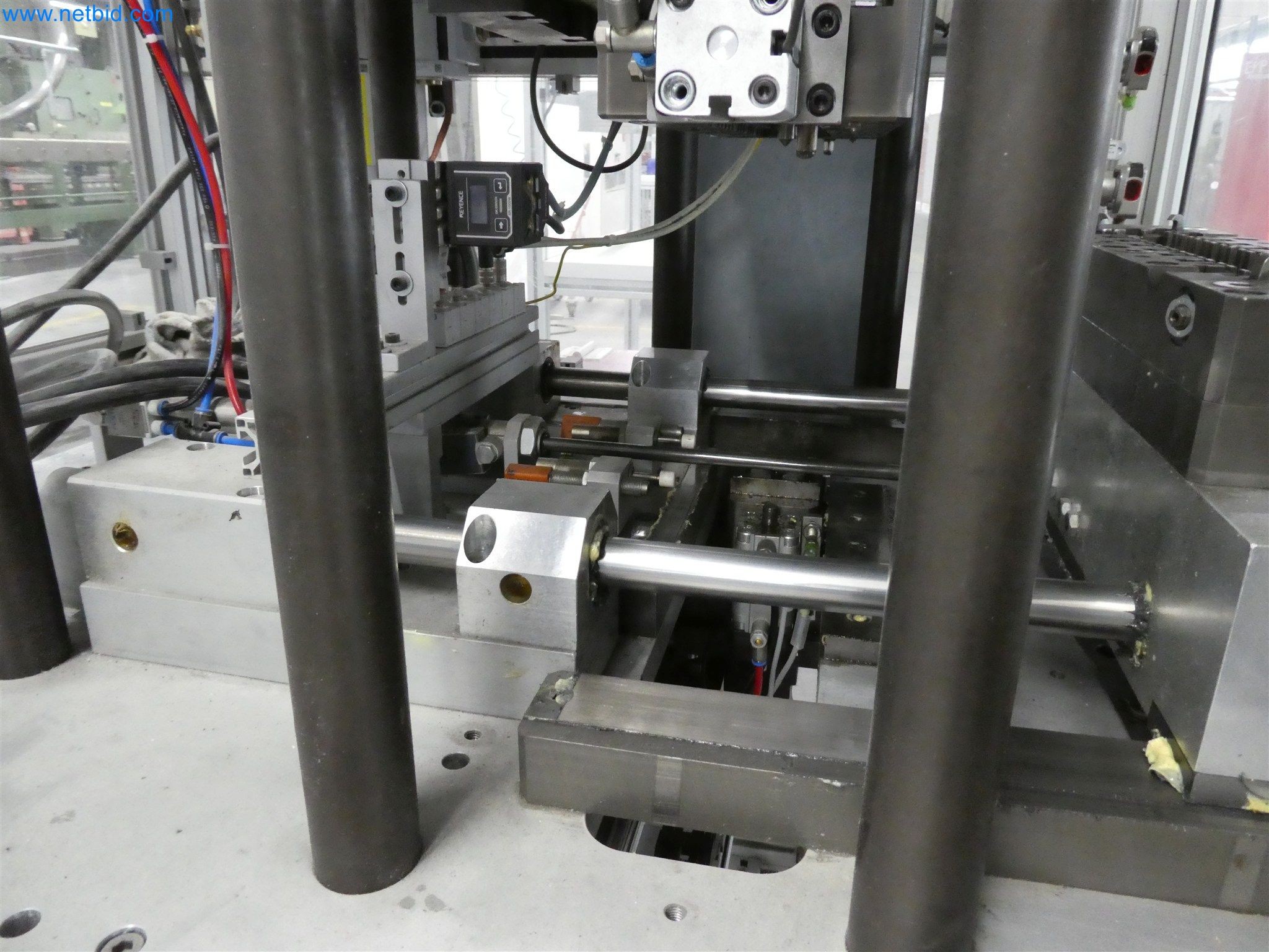 Máquinas de moldagem por injeção, máquinas CNC e linhas de montagem para elementos de aquecimento e componentes automóveis-5