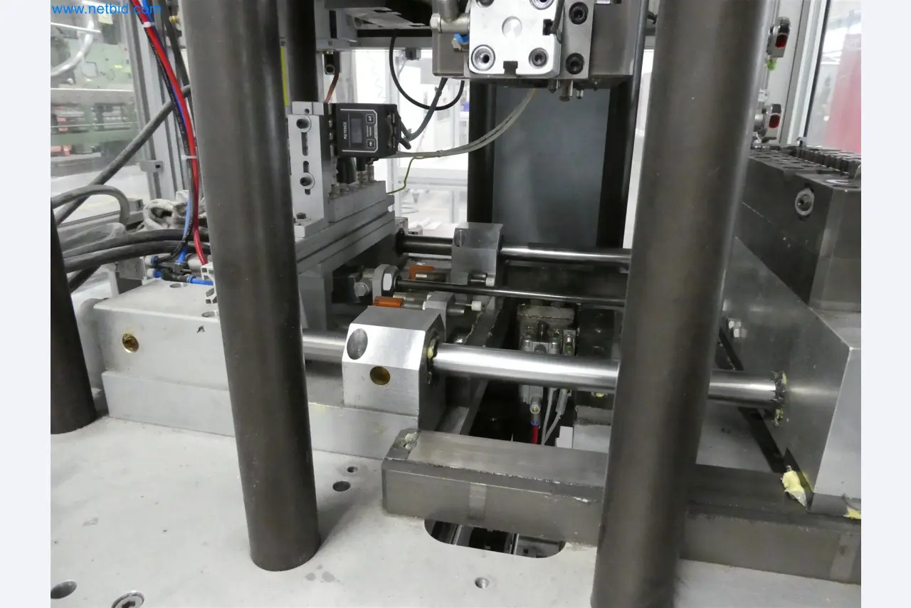 Máquinas de moldagem por injeção, máquinas CNC e linhas de montagem para elementos de aquecimento e componentes automóveis-5