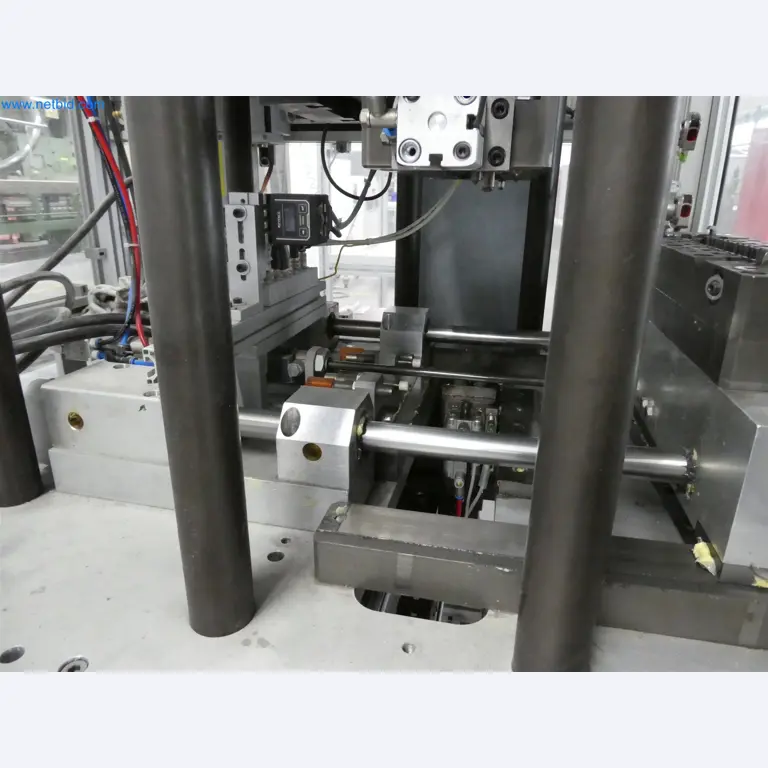 Máquinas de moldagem por injeção, máquinas CNC e linhas de montagem para elementos de aquecimento e componentes automóveis-5