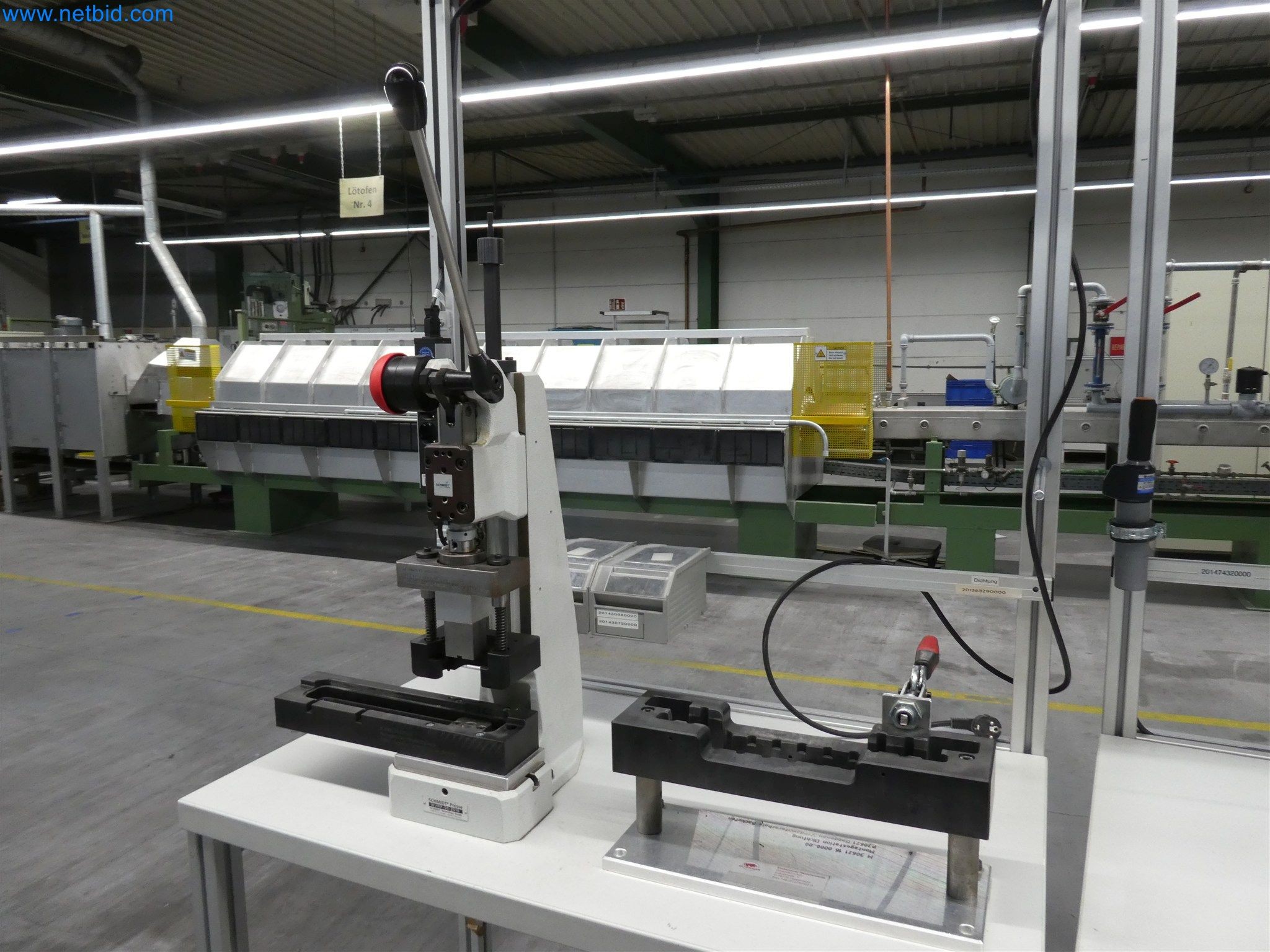 Máquinas de moldagem por injeção, máquinas CNC e linhas de montagem para elementos de aquecimento e componentes automóveis-1