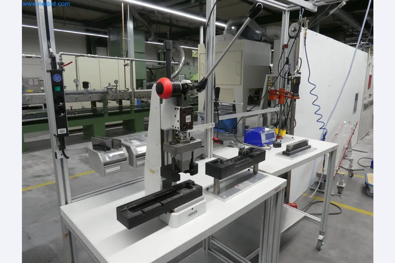 Máquinas de moldagem por injeção, máquinas CNC e linhas de montagem para elementos de aquecimento e componentes automóveis-4