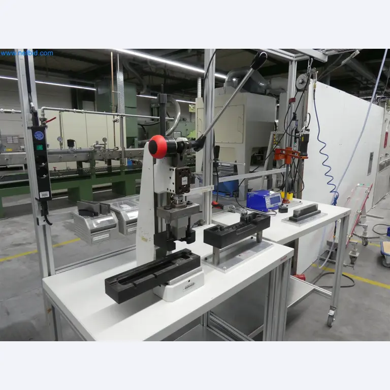 Máquinas de moldagem por injeção, máquinas CNC e linhas de montagem para elementos de aquecimento e componentes automóveis-4