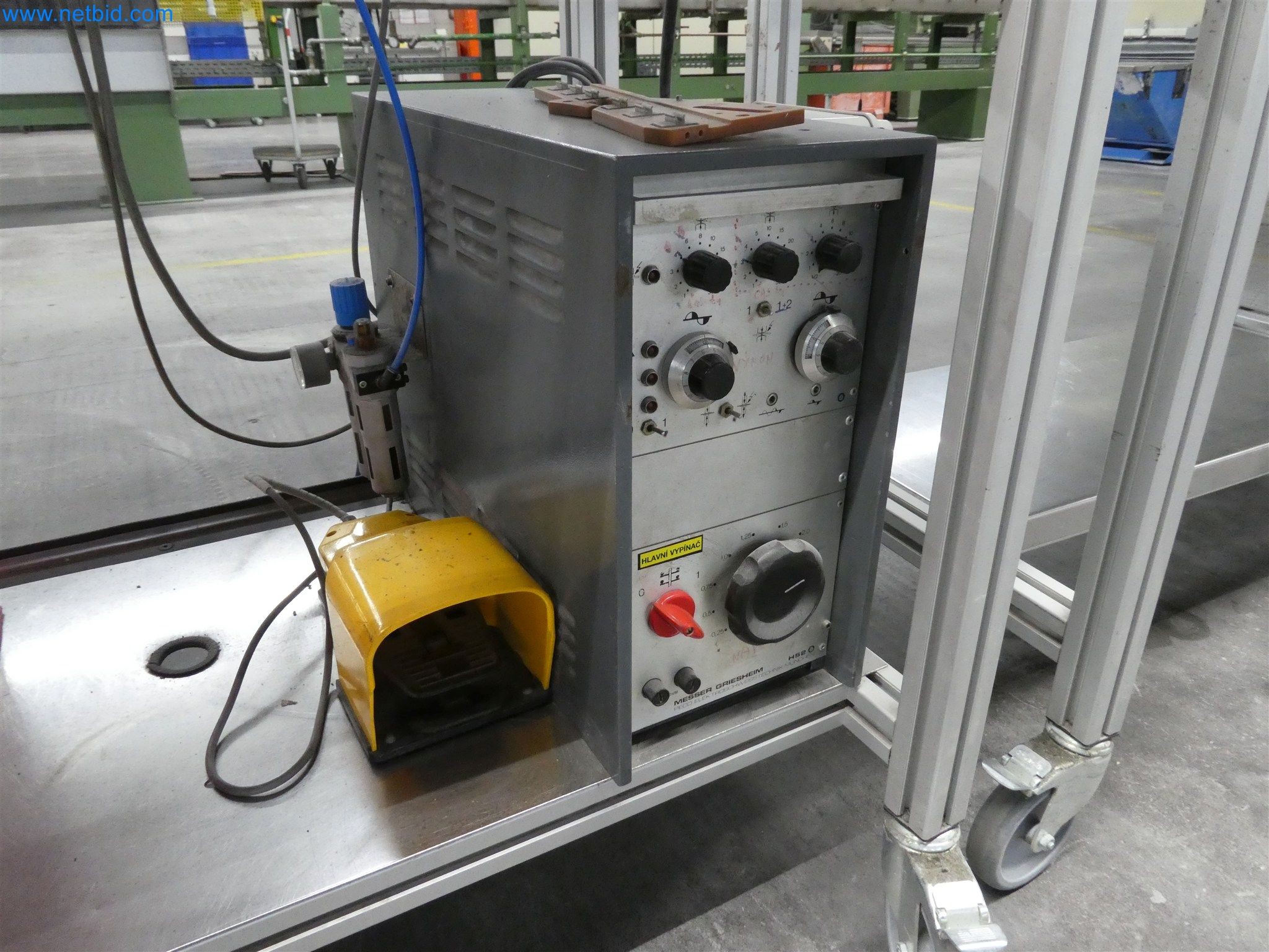 Máquinas de moldagem por injeção, máquinas CNC e linhas de montagem para elementos de aquecimento e componentes automóveis-5