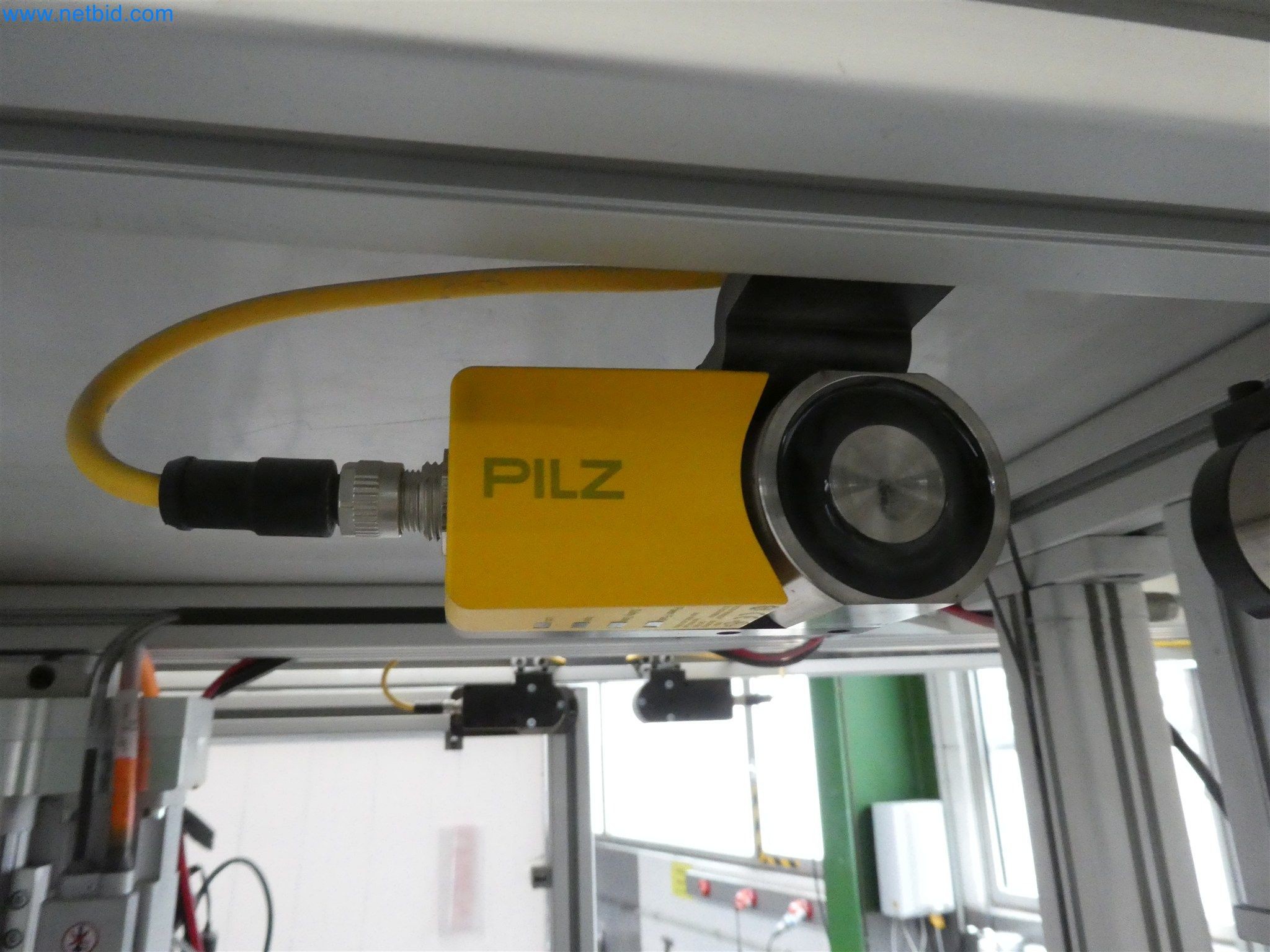 Máquinas de moldagem por injeção, máquinas CNC e linhas de montagem para elementos de aquecimento e componentes automóveis-10