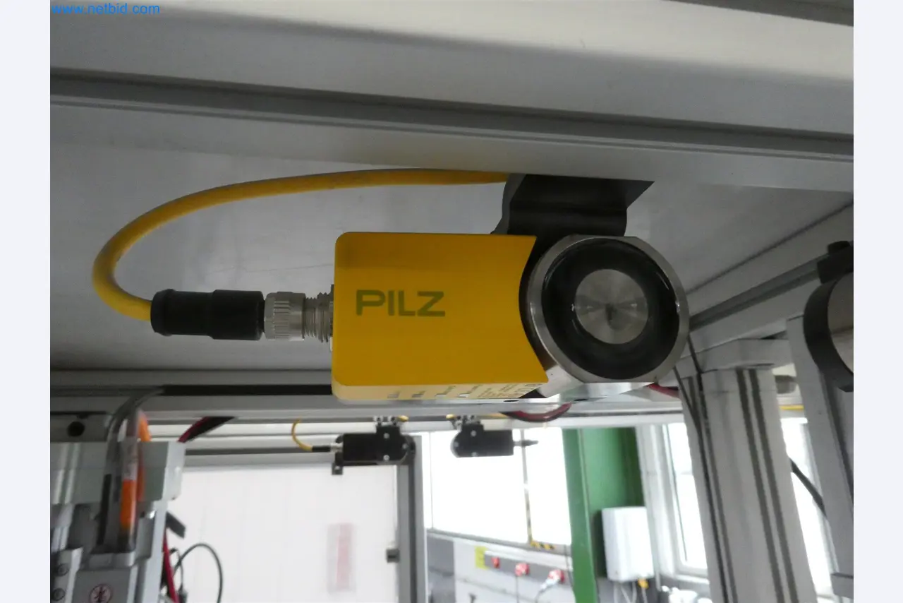 Máquinas de moldagem por injeção, máquinas CNC e linhas de montagem para elementos de aquecimento e componentes automóveis-10