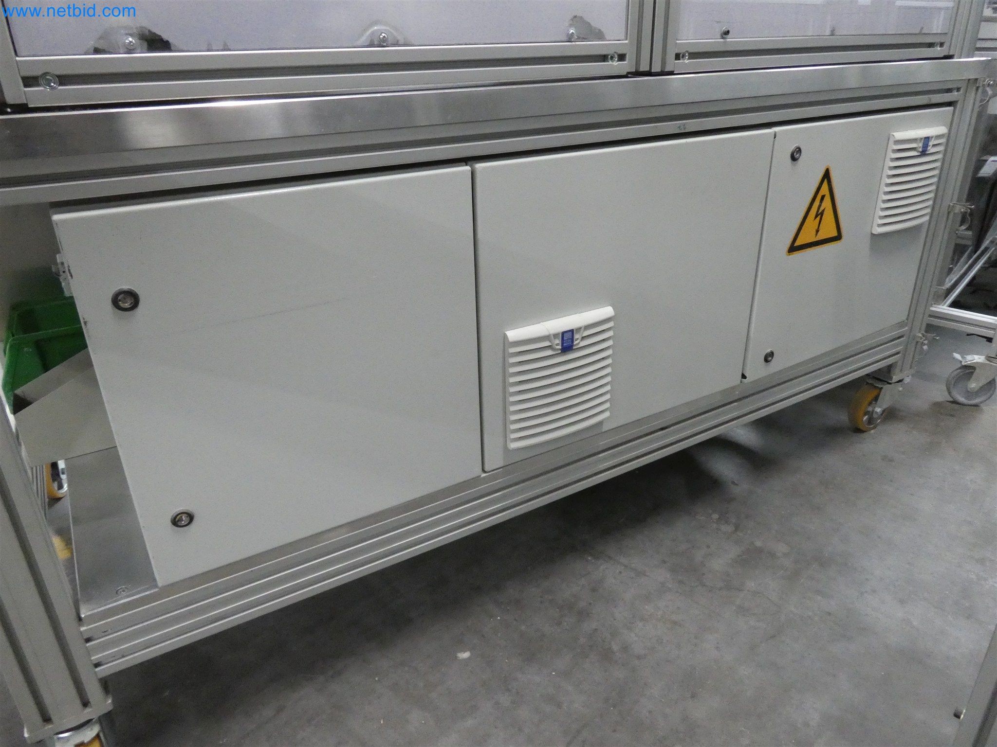 Máquinas de moldagem por injeção, máquinas CNC e linhas de montagem para elementos de aquecimento e componentes automóveis-11