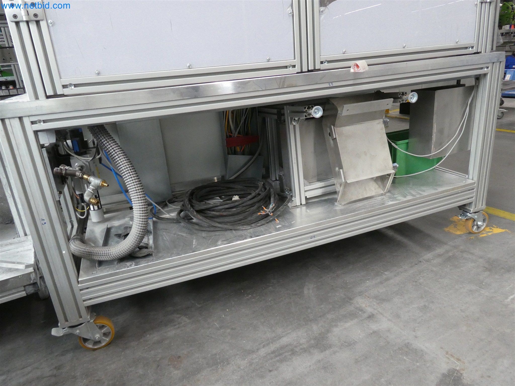 Máquinas de moldagem por injeção, máquinas CNC e linhas de montagem para elementos de aquecimento e componentes automóveis-16