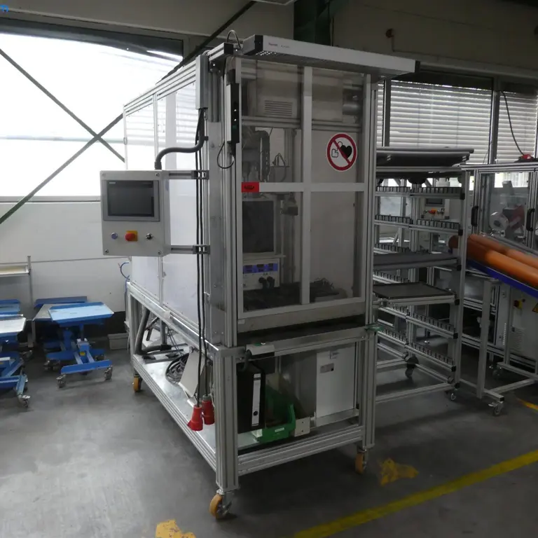 Installation d'usinage et de contrôle au laser