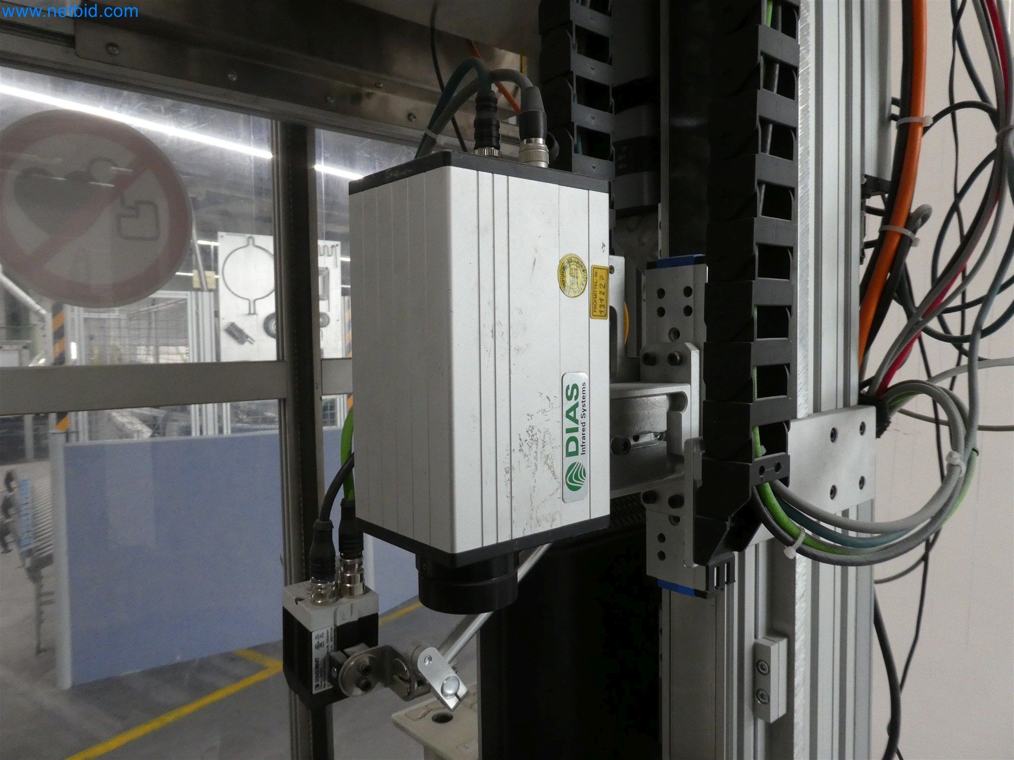 Máquinas de moldagem por injeção, máquinas CNC e linhas de montagem para elementos de aquecimento e componentes automóveis-7