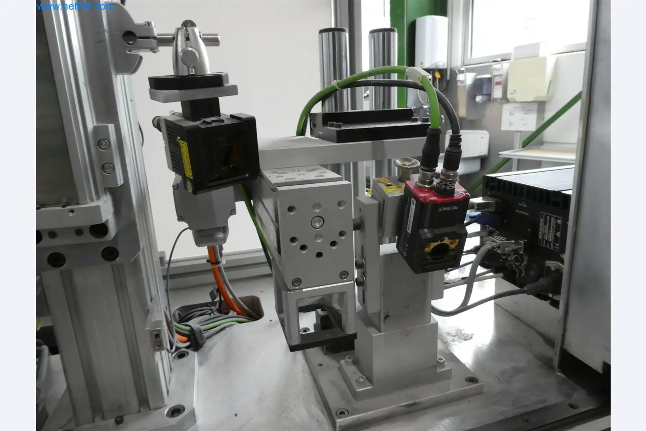 Máquinas de moldagem por injeção, máquinas CNC e linhas de montagem para elementos de aquecimento e componentes automóveis-8