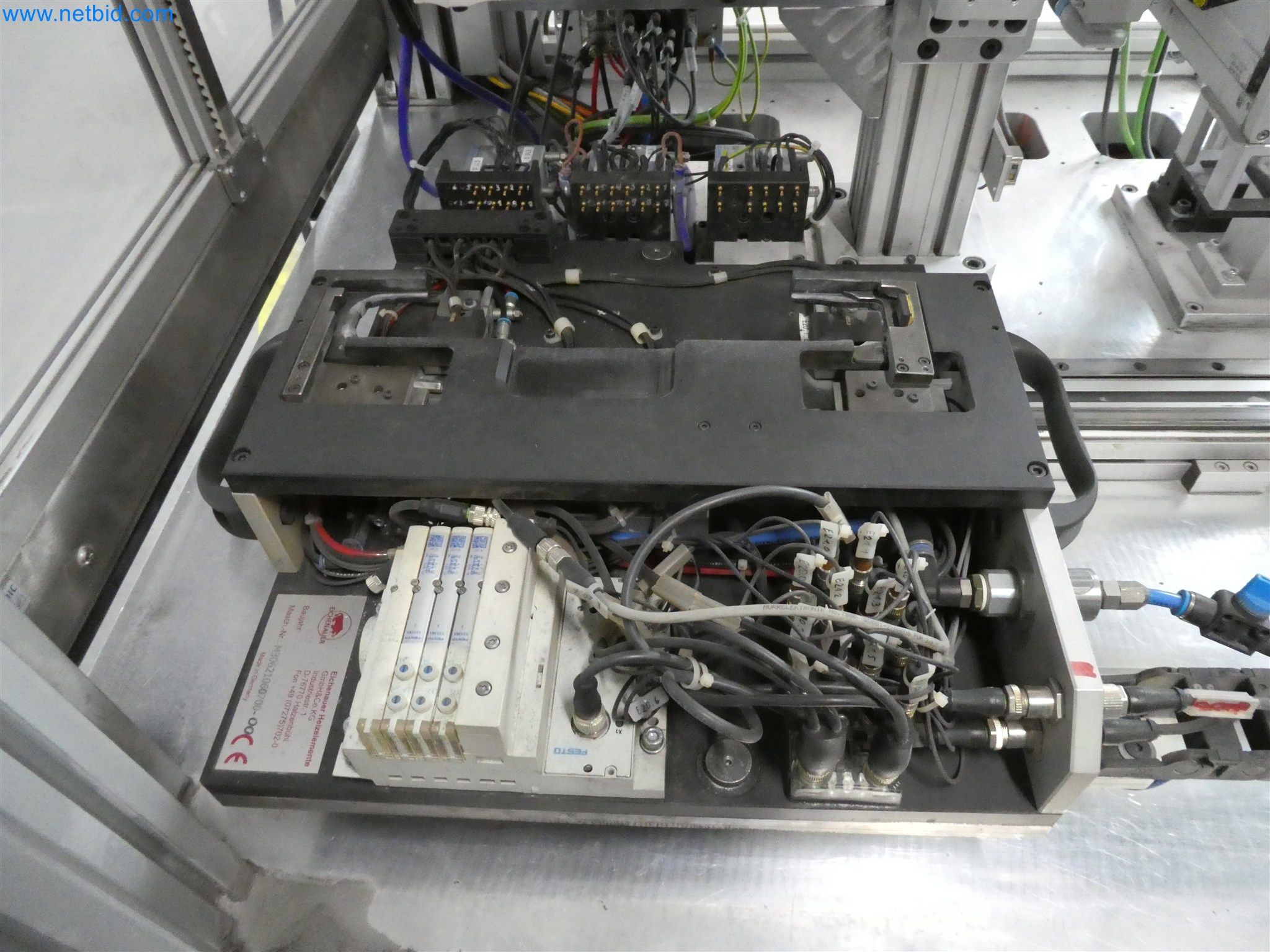 Máquinas de moldagem por injeção, máquinas CNC e linhas de montagem para elementos de aquecimento e componentes automóveis-9