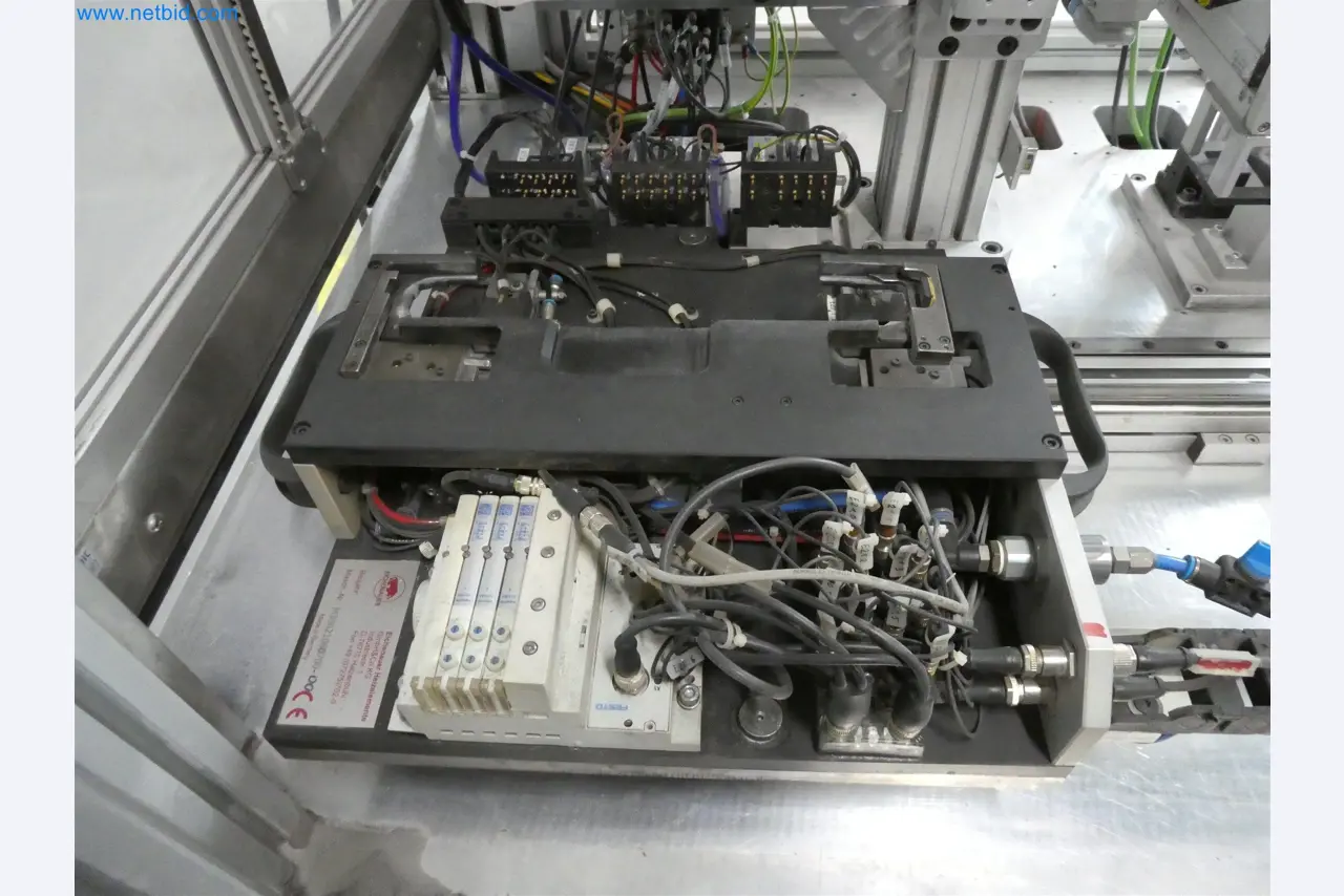 Máquinas de moldagem por injeção, máquinas CNC e linhas de montagem para elementos de aquecimento e componentes automóveis-9