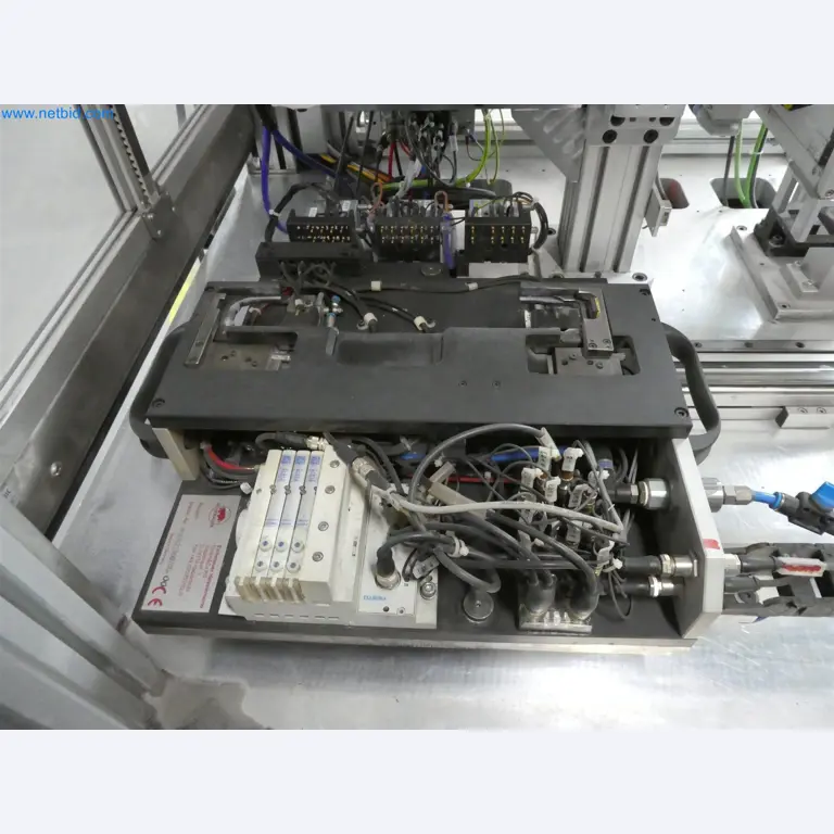 Máquinas de moldagem por injeção, máquinas CNC e linhas de montagem para elementos de aquecimento e componentes automóveis-9