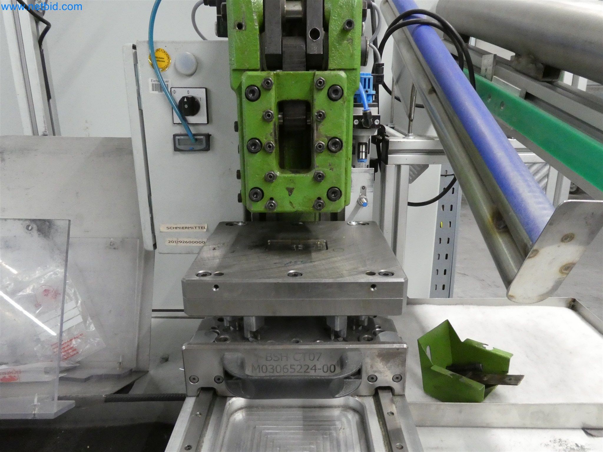 Máquinas de moldeo por inyección, máquinas CNC y líneas de montaje para elementos calefactores y componentes de automoción-3