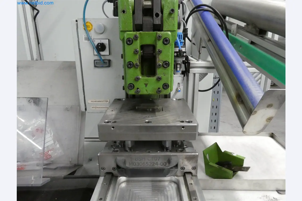 Máquinas de moldeo por inyección, máquinas CNC y líneas de montaje para elementos calefactores y componentes de automoción-3