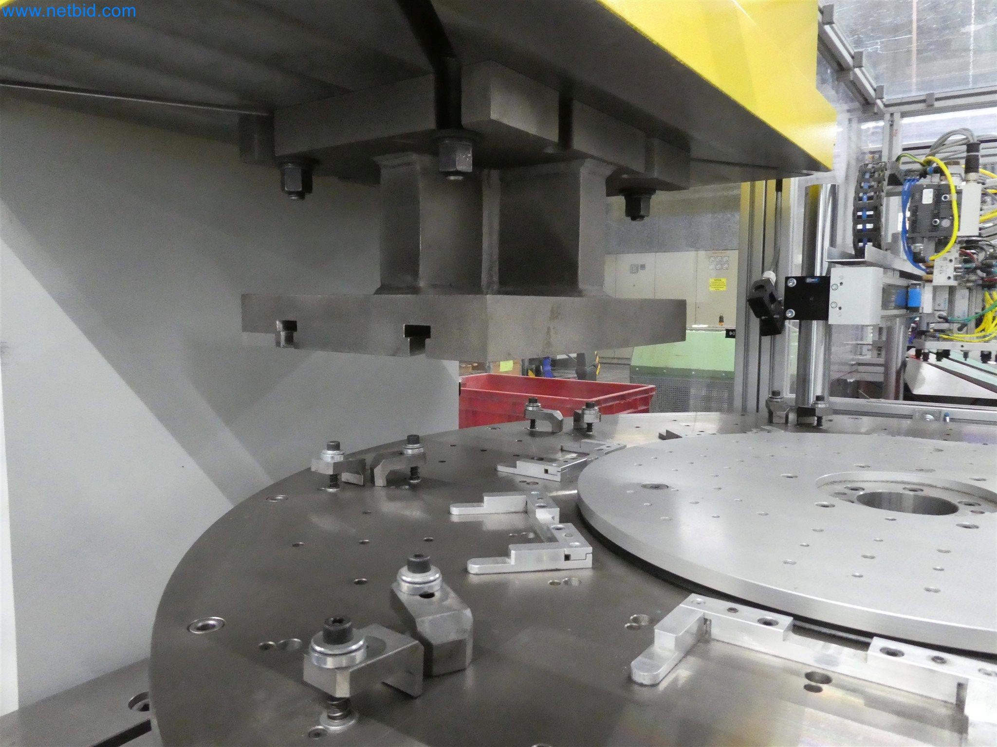 Máquinas de moldeo por inyección, máquinas CNC y líneas de montaje para elementos calefactores y componentes de automoción-13