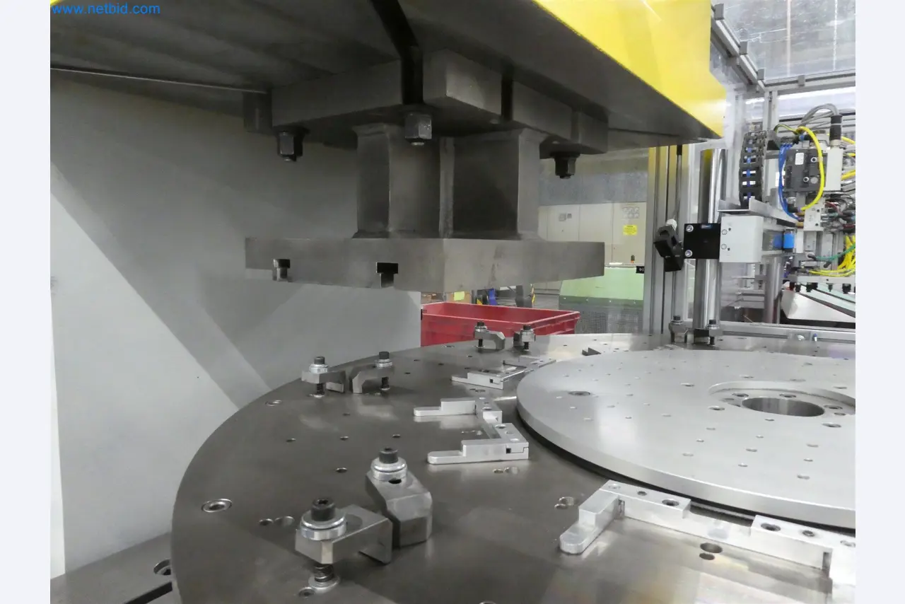 Máquinas de moldeo por inyección, máquinas CNC y líneas de montaje para elementos calefactores y componentes de automoción-13