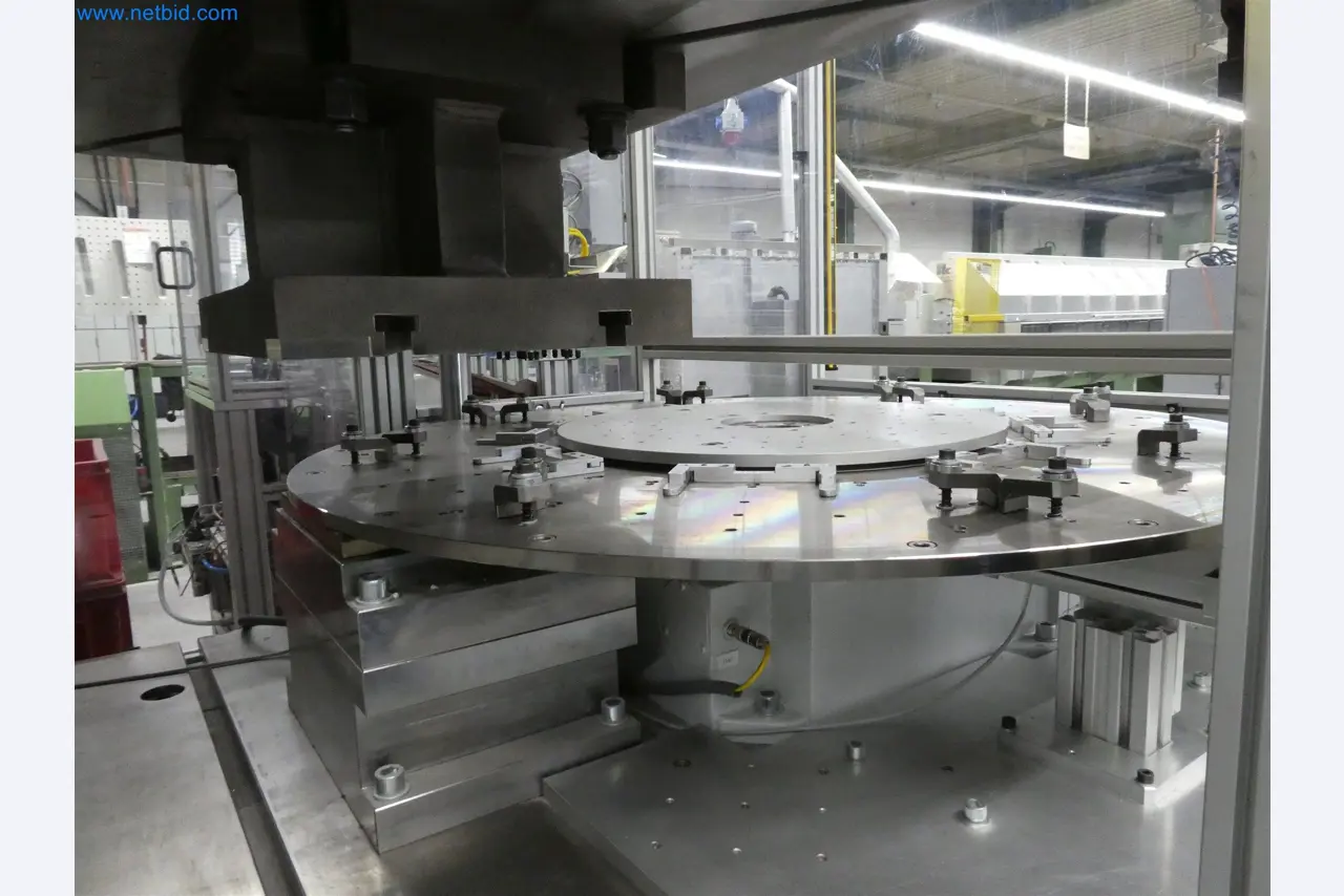 Máquinas de moldeo por inyección, máquinas CNC y líneas de montaje para elementos calefactores y componentes de automoción-16