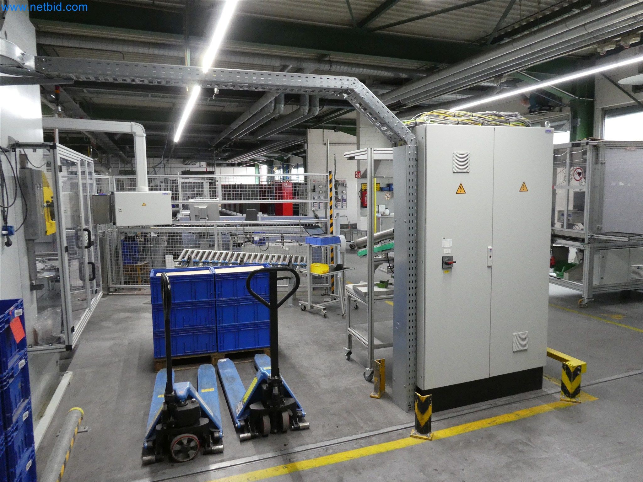 Máquinas de moldeo por inyección, máquinas CNC y líneas de montaje para elementos calefactores y componentes de automoción-9