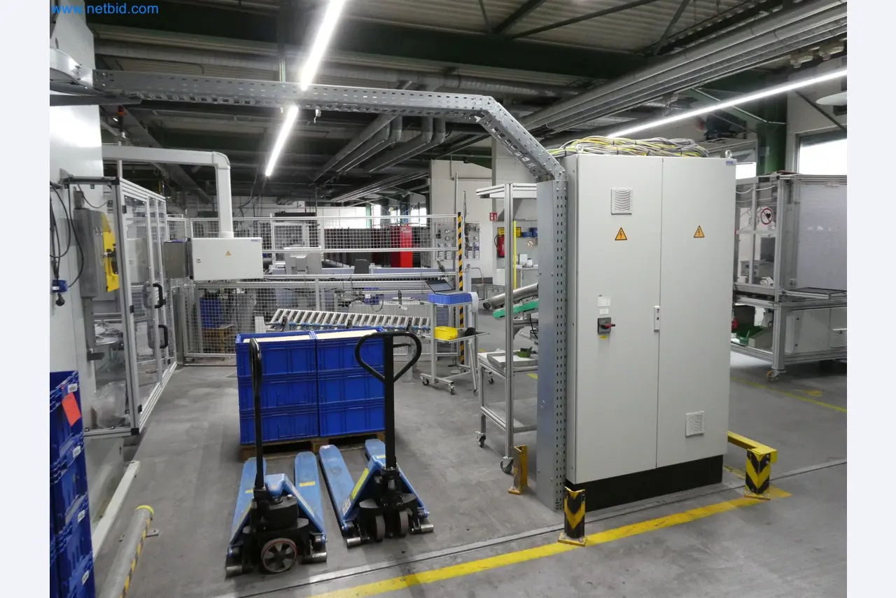 Máquinas de moldeo por inyección, máquinas CNC y líneas de montaje para elementos calefactores y componentes de automoción-9