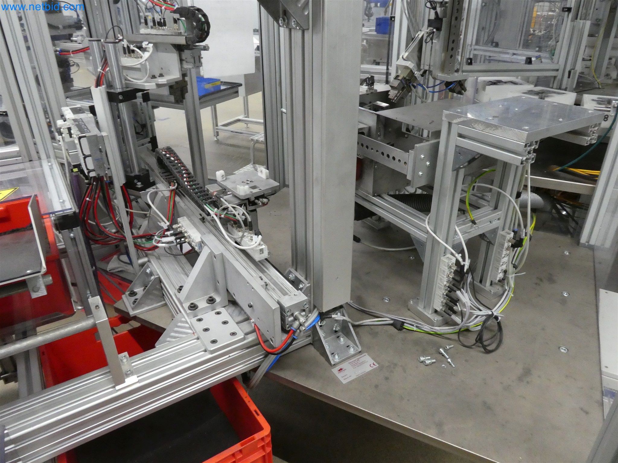 Máquinas de moldeo por inyección, máquinas CNC y líneas de montaje para elementos calefactores y componentes de automoción-11