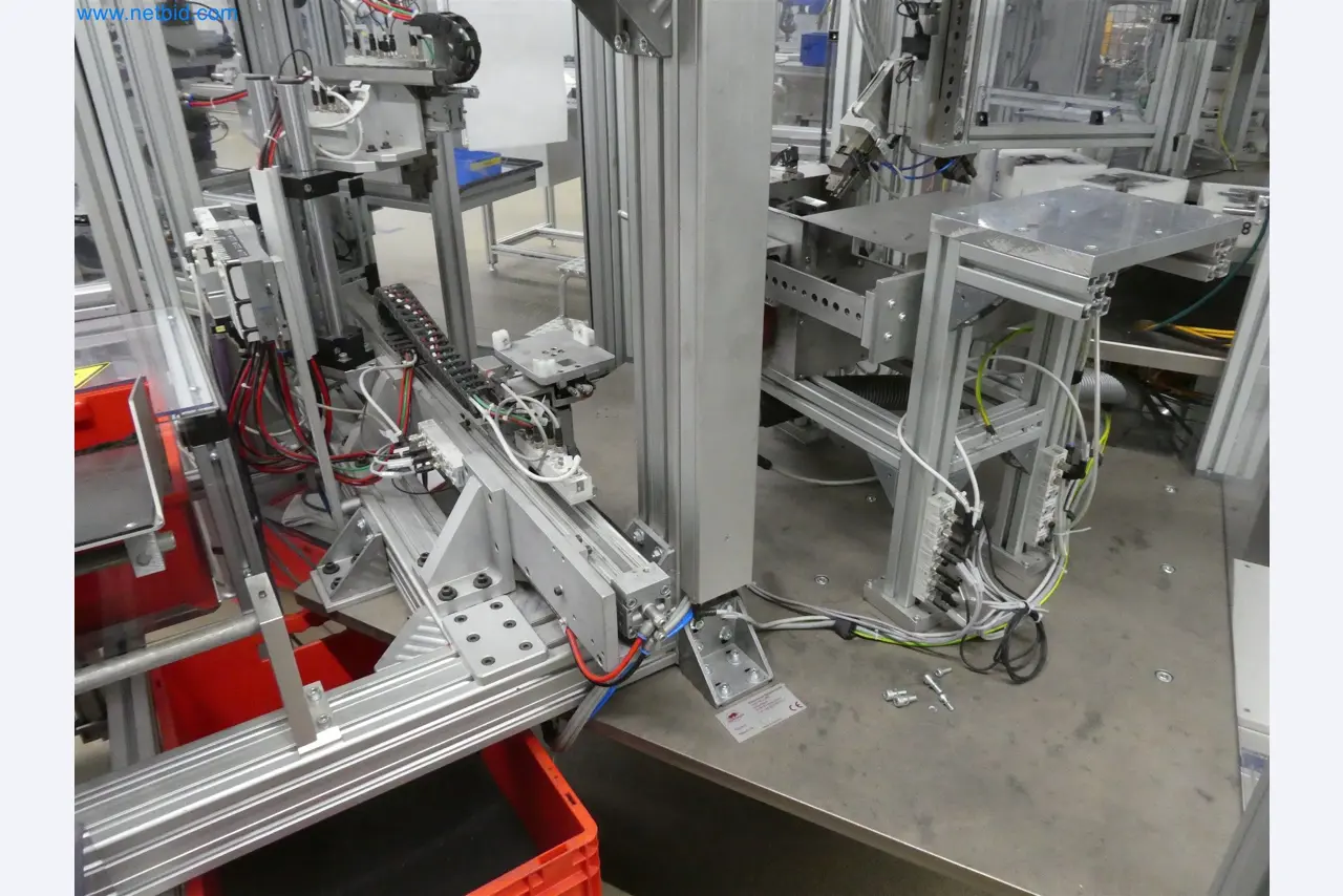 Máquinas de moldeo por inyección, máquinas CNC y líneas de montaje para elementos calefactores y componentes de automoción-11