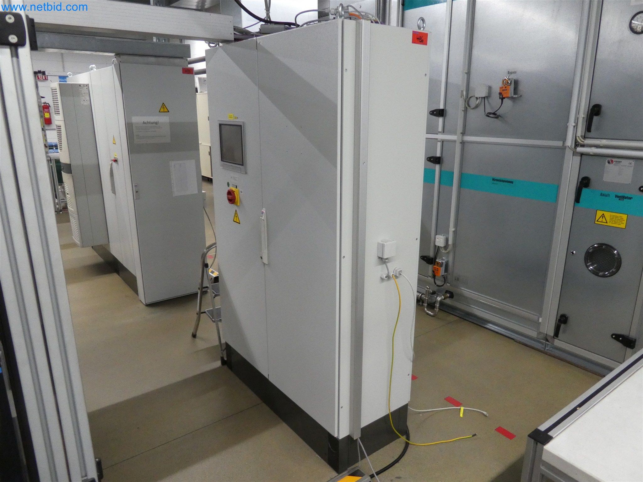 Máquinas de moldeo por inyección, máquinas CNC y líneas de montaje para elementos calefactores y componentes de automoción-12