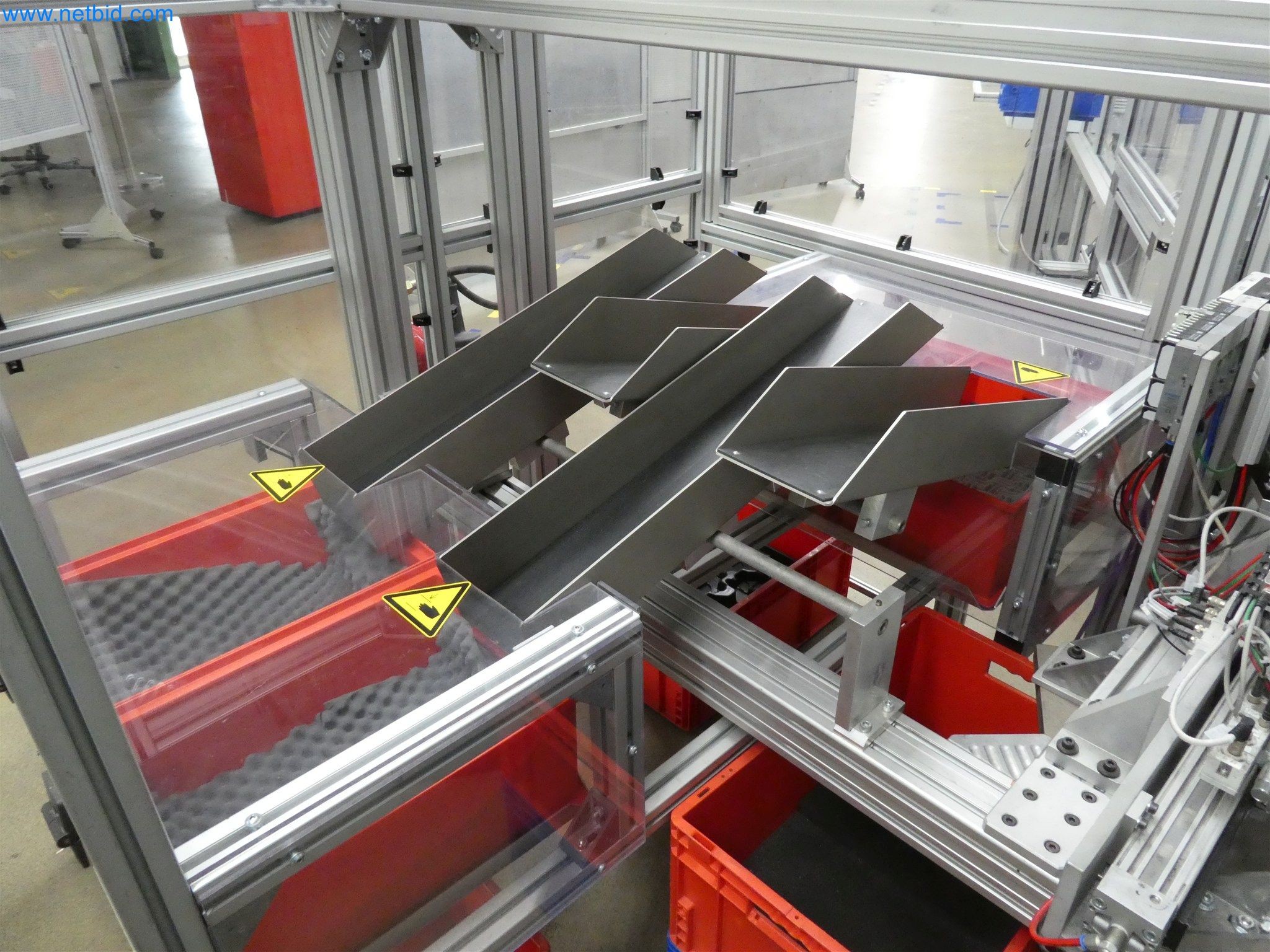 Máquinas de moldeo por inyección, máquinas CNC y líneas de montaje para elementos calefactores y componentes de automoción-13