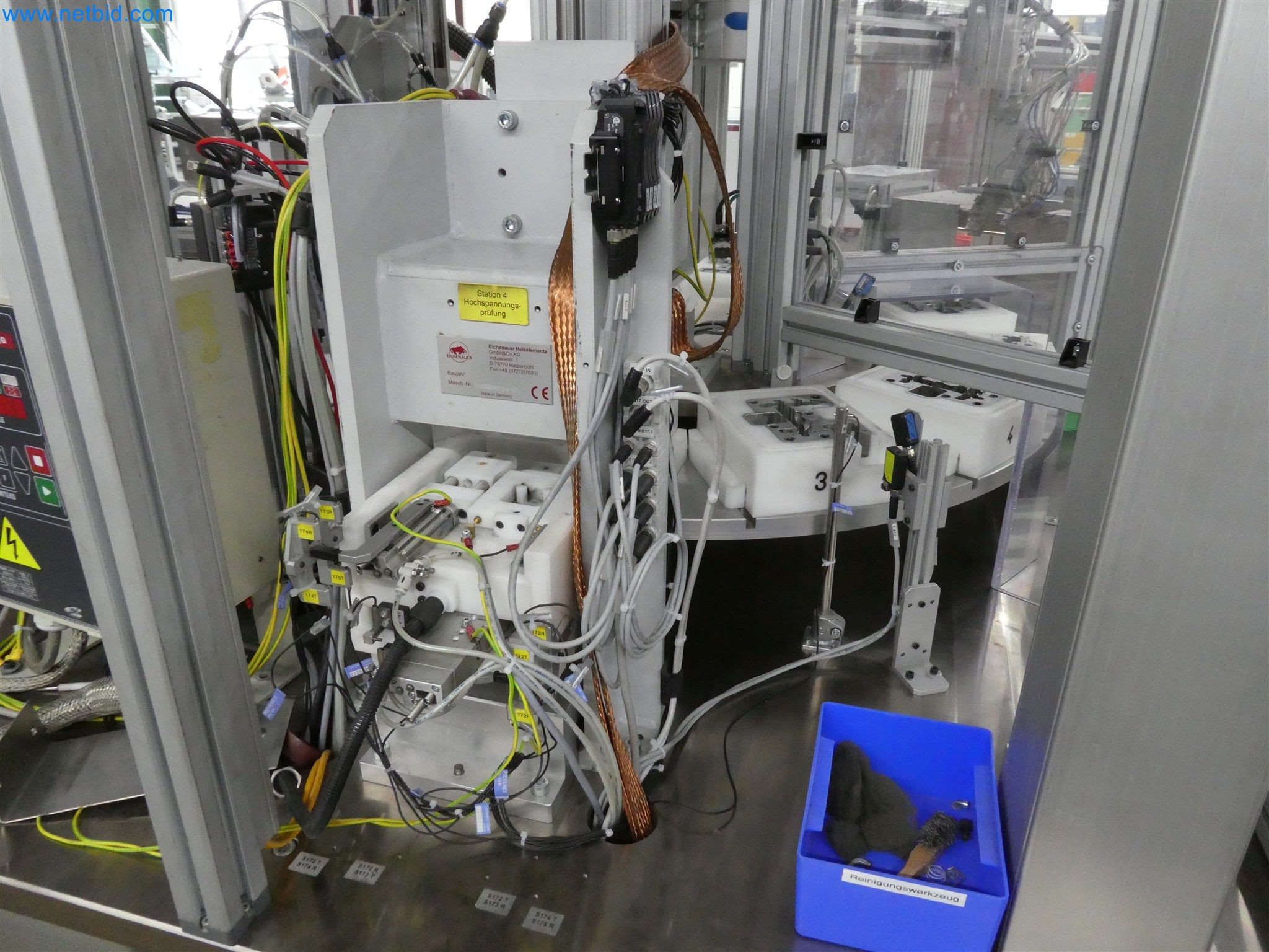 Máquinas de moldeo por inyección, máquinas CNC y líneas de montaje para elementos calefactores y componentes de automoción-16