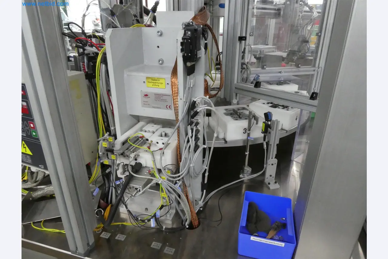 Máquinas de moldeo por inyección, máquinas CNC y líneas de montaje para elementos calefactores y componentes de automoción-16