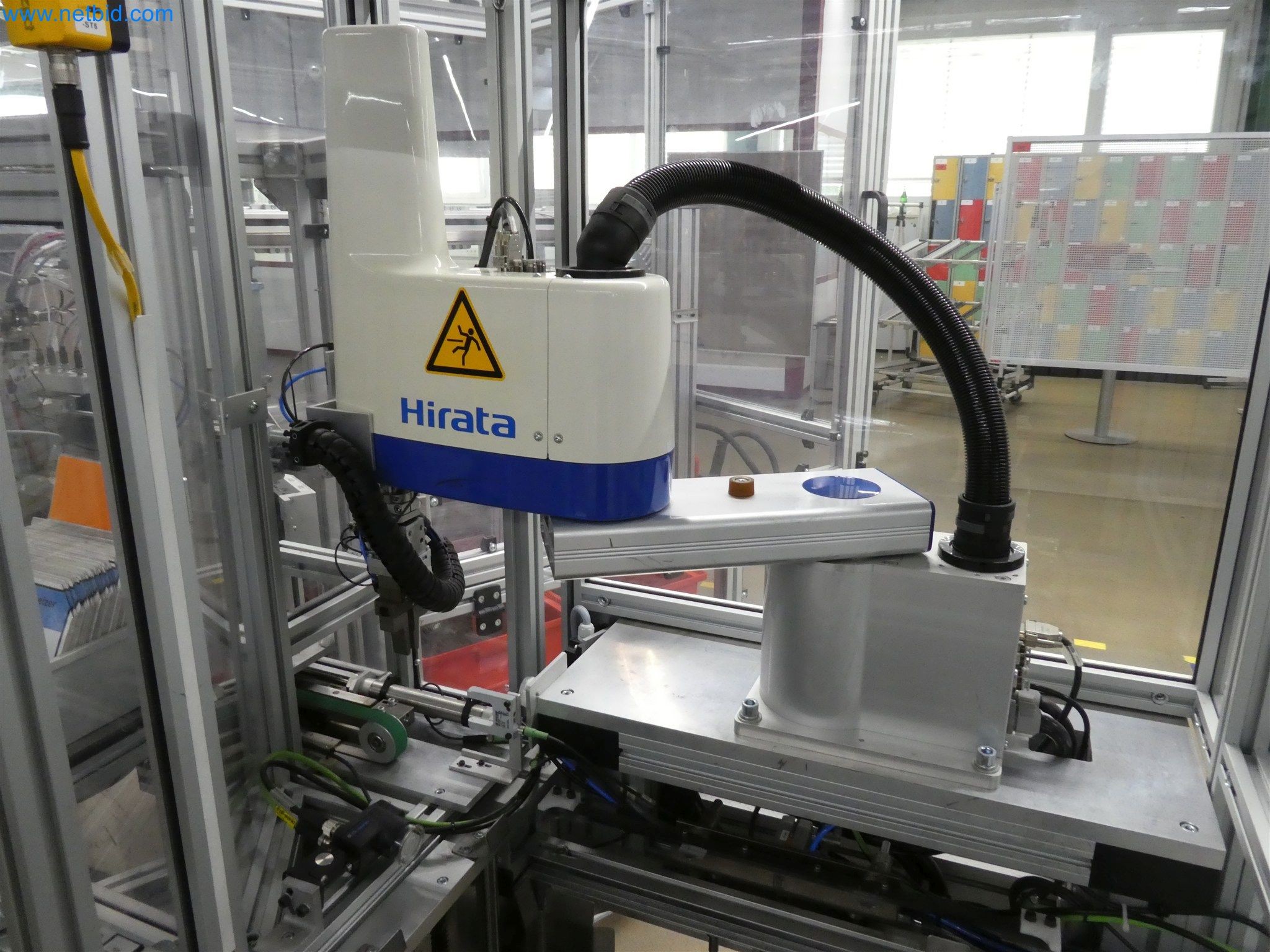 Máquinas de moldeo por inyección, máquinas CNC y líneas de montaje para elementos calefactores y componentes de automoción-20