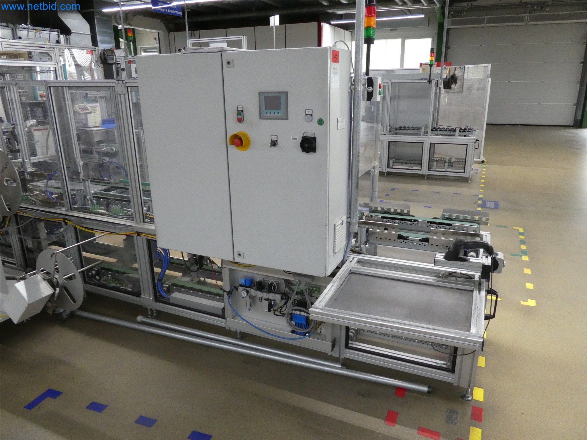 Máquinas de moldeo por inyección, máquinas CNC y líneas de montaje para elementos calefactores y componentes de automoción-10