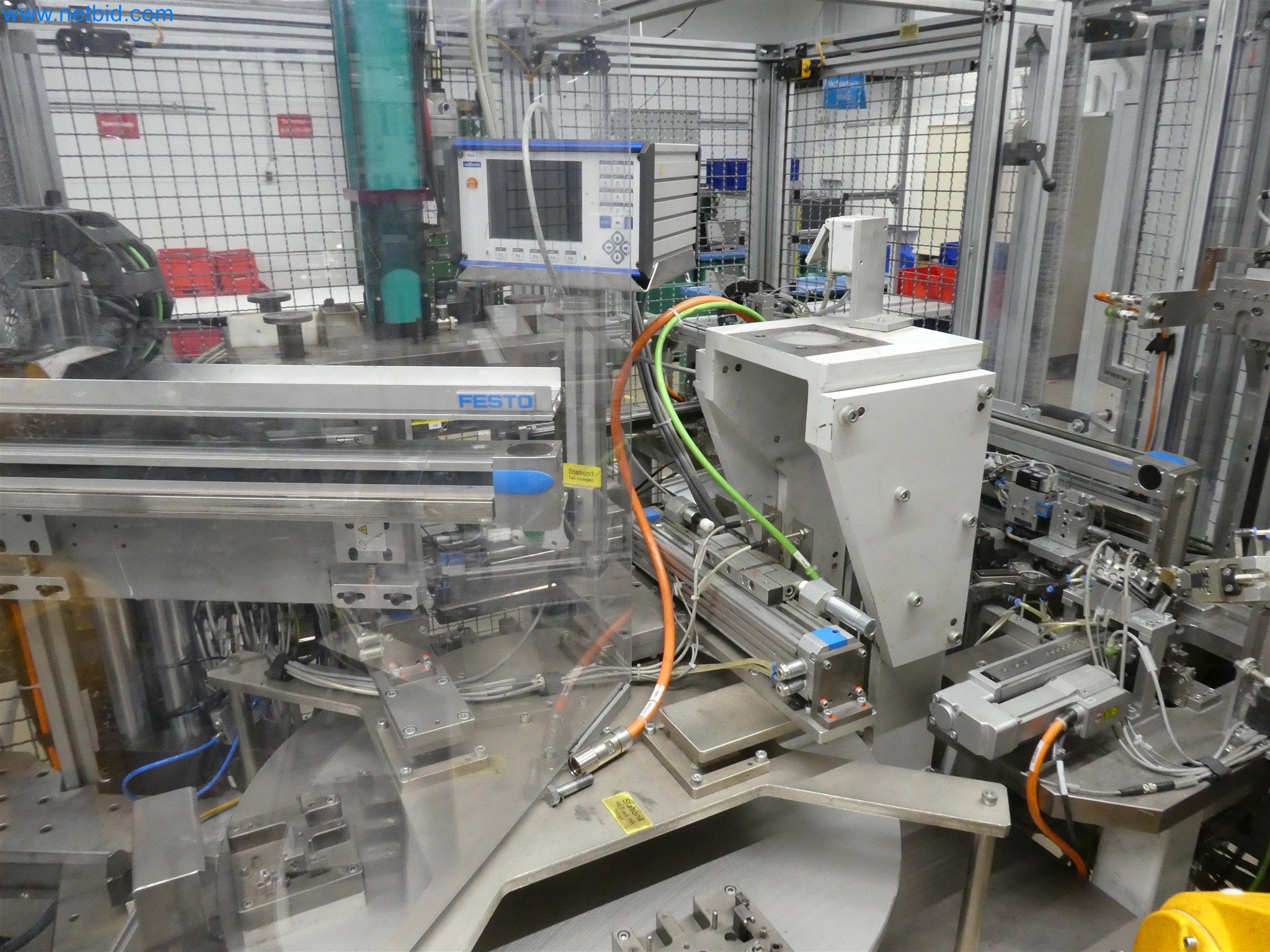 Máquinas de moldeo por inyección, máquinas CNC y líneas de montaje para elementos calefactores y componentes de automoción-12