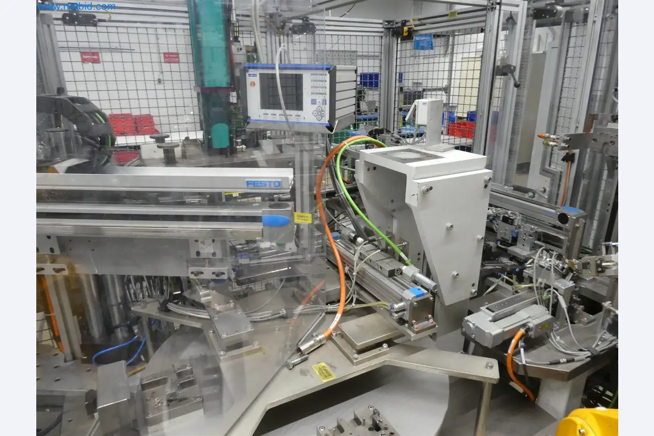 Máquinas de moldeo por inyección, máquinas CNC y líneas de montaje para elementos calefactores y componentes de automoción-12