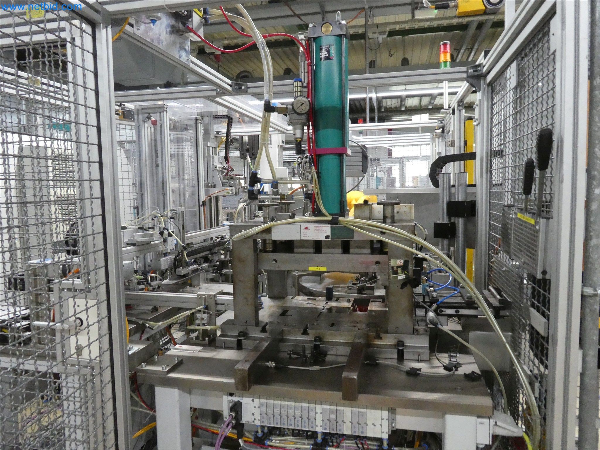 Máquinas de moldeo por inyección, máquinas CNC y líneas de montaje para elementos calefactores y componentes de automoción-14