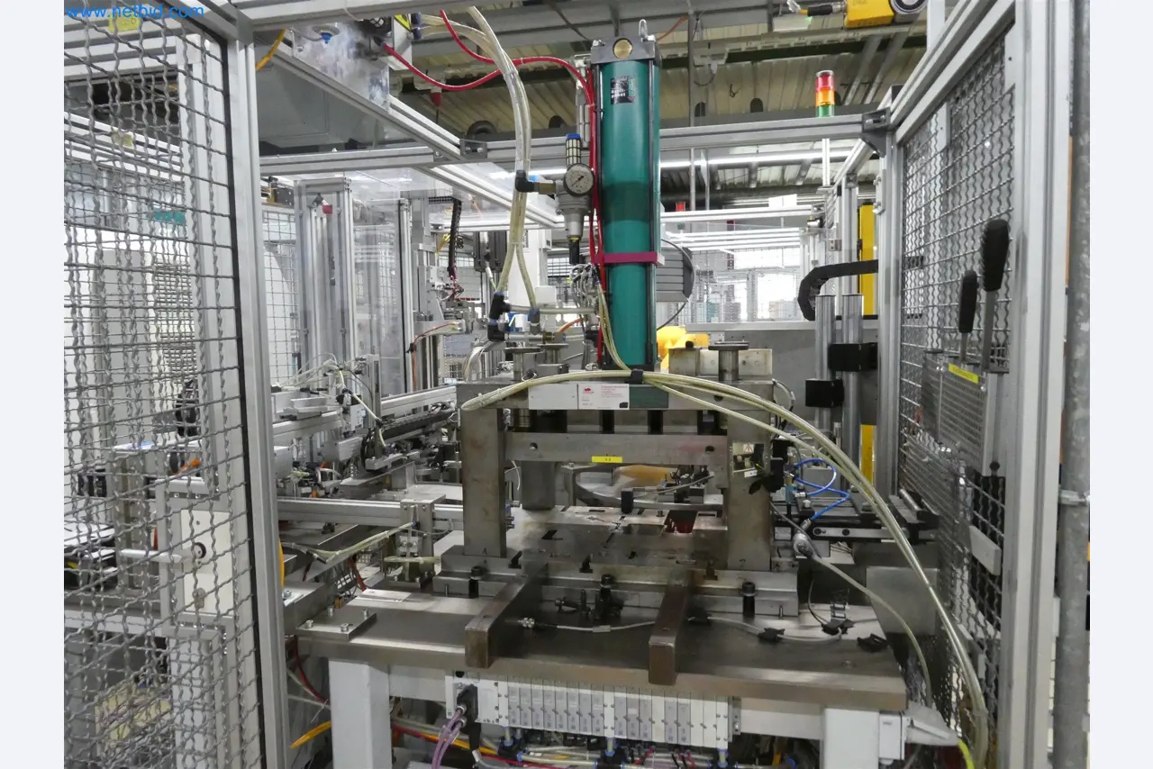 Máquinas de moldeo por inyección, máquinas CNC y líneas de montaje para elementos calefactores y componentes de automoción-14