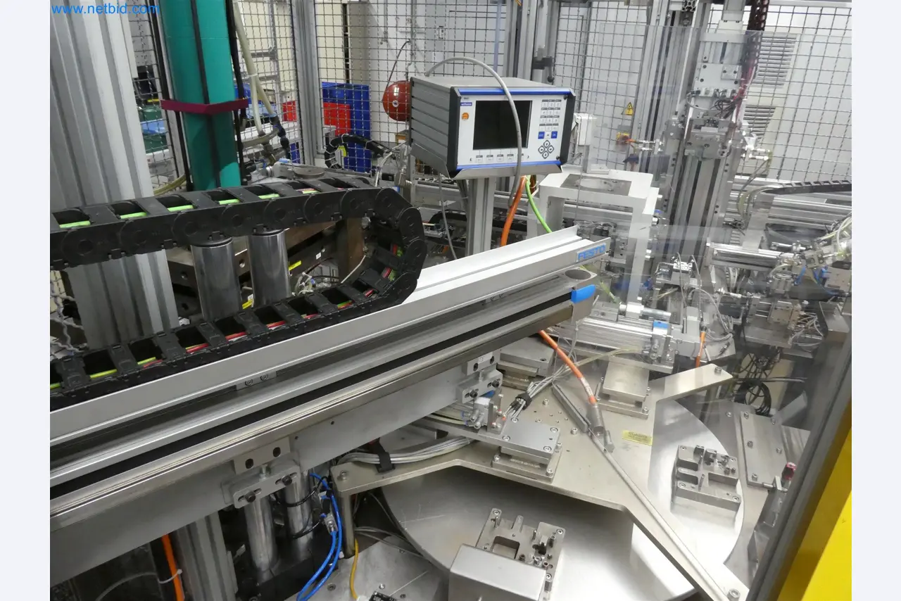 Máquinas de moldeo por inyección, máquinas CNC y líneas de montaje para elementos calefactores y componentes de automoción-15