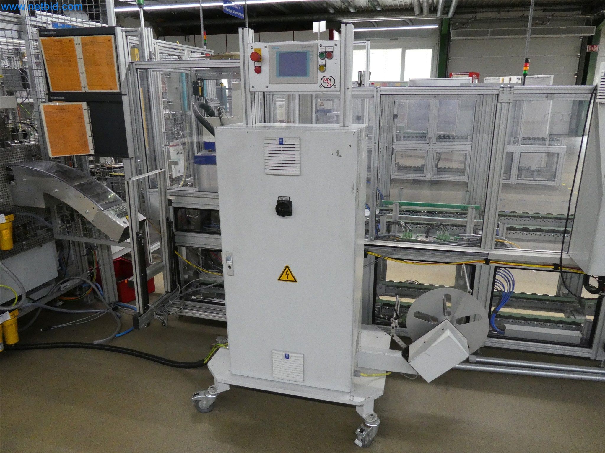 Máquinas de moldeo por inyección, máquinas CNC y líneas de montaje para elementos calefactores y componentes de automoción-16