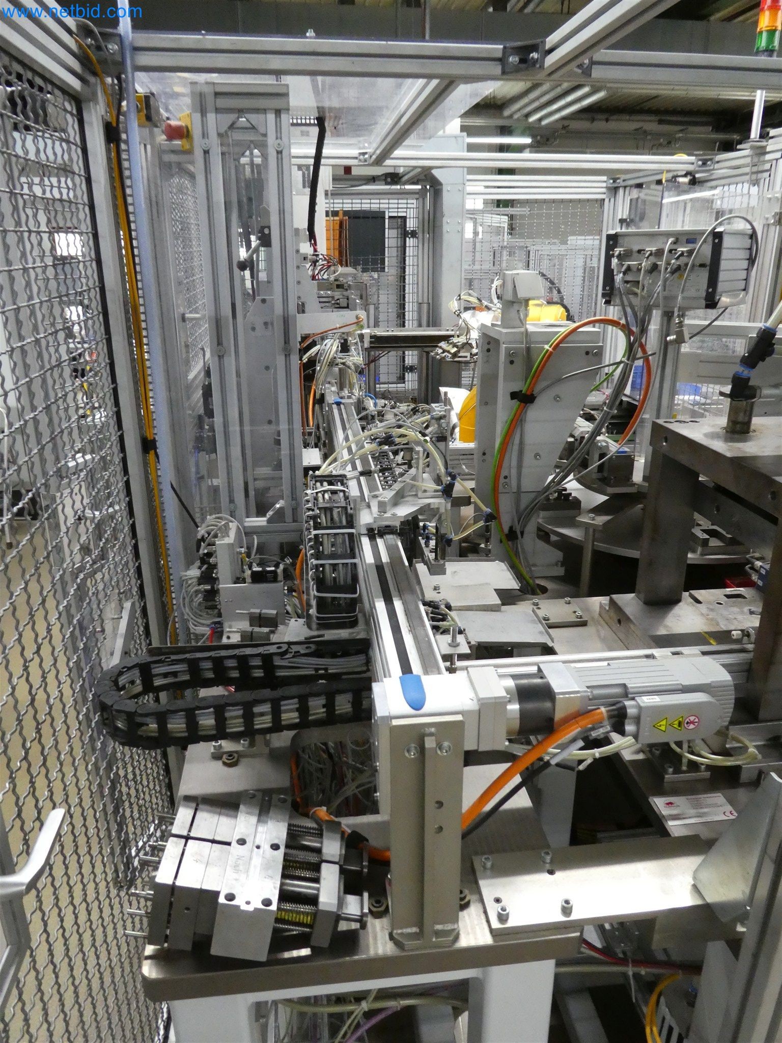 Máquinas de moldeo por inyección, máquinas CNC y líneas de montaje para elementos calefactores y componentes de automoción-17