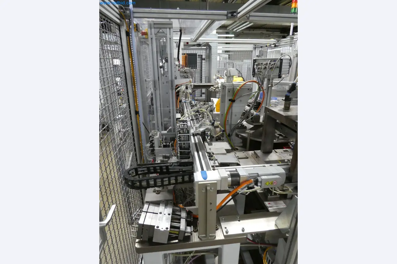 Máquinas de moldeo por inyección, máquinas CNC y líneas de montaje para elementos calefactores y componentes de automoción-17