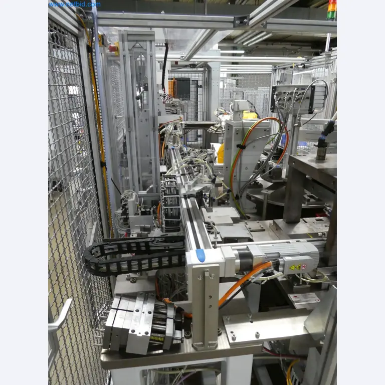 Máquinas de moldeo por inyección, máquinas CNC y líneas de montaje para elementos calefactores y componentes de automoción-17