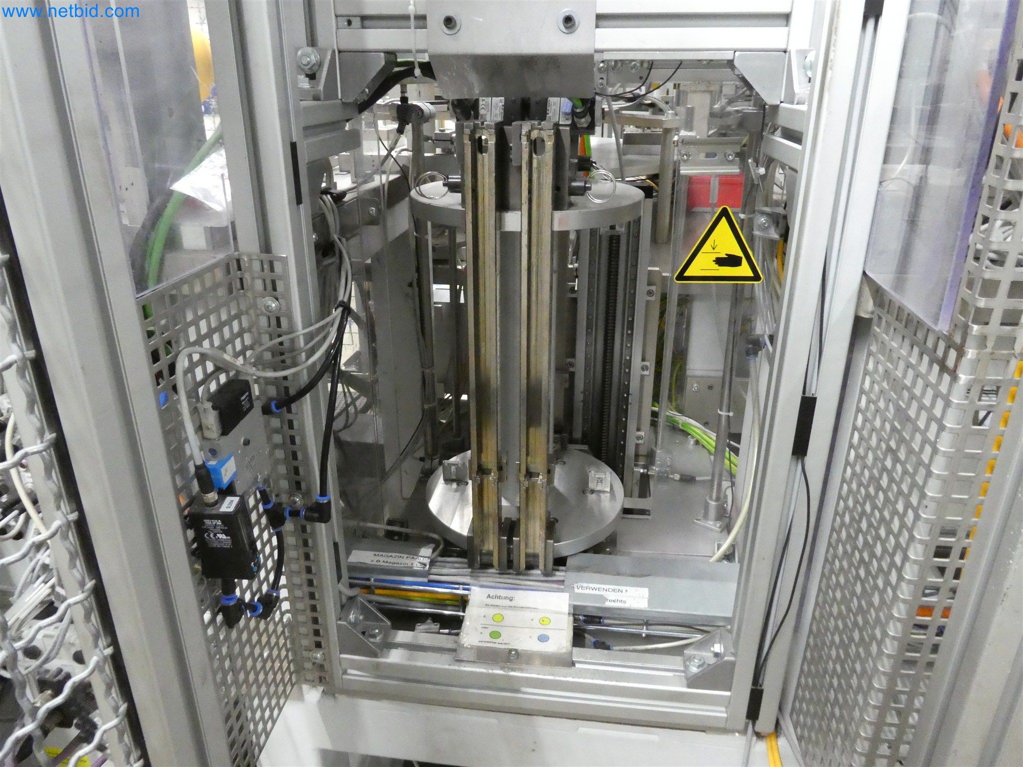 Máquinas de moldeo por inyección, máquinas CNC y líneas de montaje para elementos calefactores y componentes de automoción-18