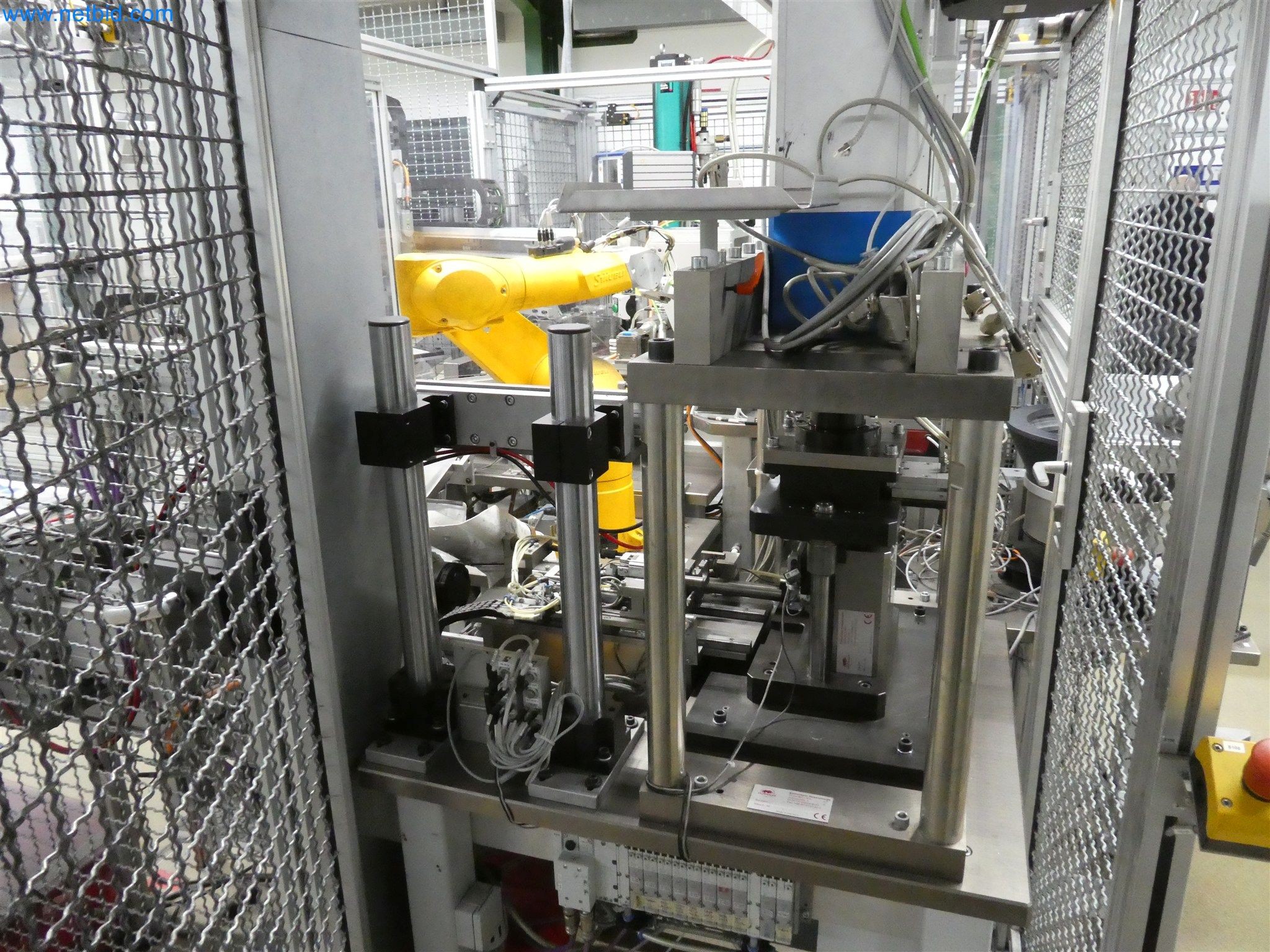 Máquinas de moldeo por inyección, máquinas CNC y líneas de montaje para elementos calefactores y componentes de automoción-22