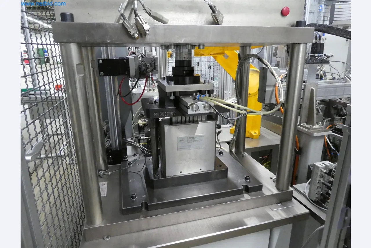 Máquinas de moldeo por inyección, máquinas CNC y líneas de montaje para elementos calefactores y componentes de automoción-23